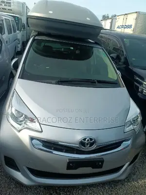 Toyota Ractis 1.5 AWD 2016 Silver
