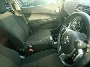 Toyota Ractis 1.5 AWD 2016 Silver