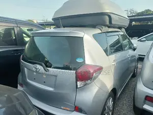 Toyota Ractis 1.5 AWD 2016 Silver