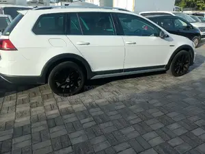 Volkswagen Golf Alltrack 2016 White
