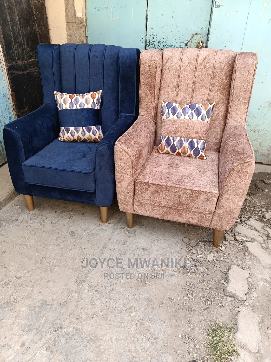King Chairs 2 Pieces Different Colours