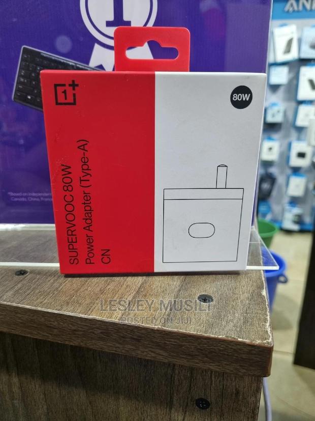 Oneplus SUPERVOOC 80W Power Adapter - main view