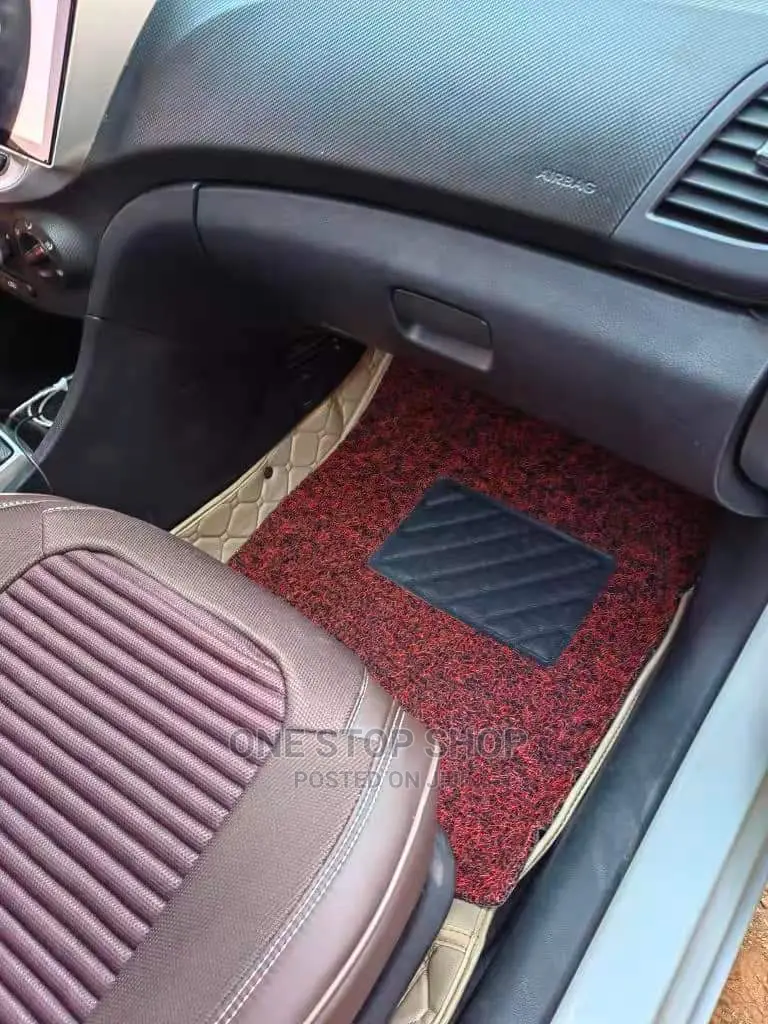 Car Fitted With Red Coil Roll Mat (Roll 310*60cm)