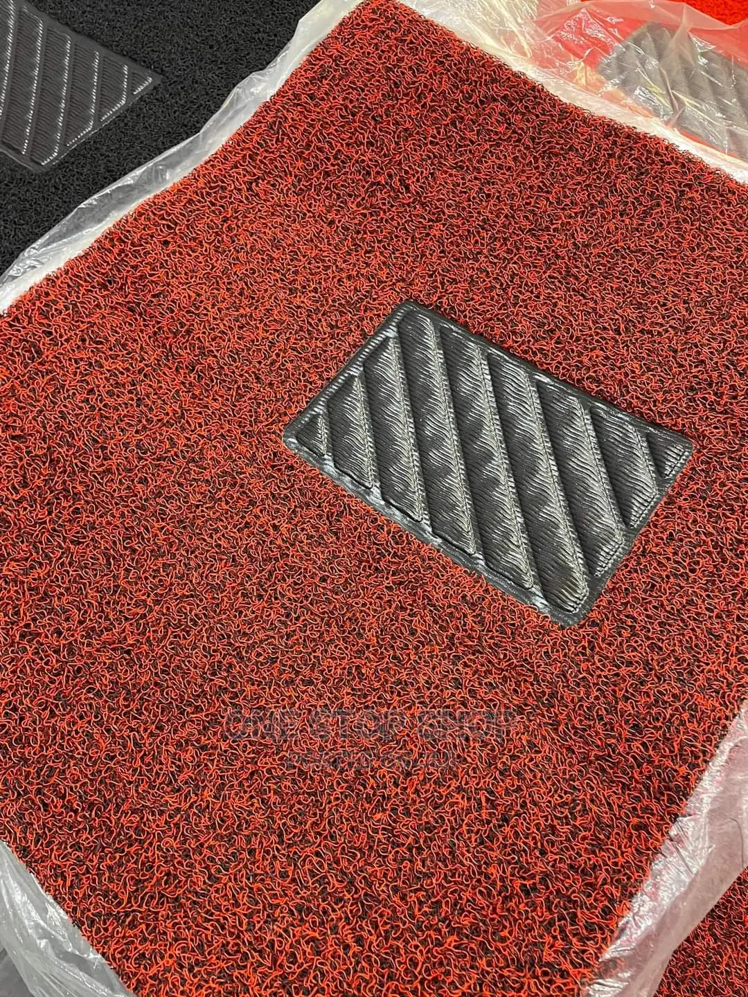 Car Fitted With Red Coil Roll Mat (Roll 310*60cm)