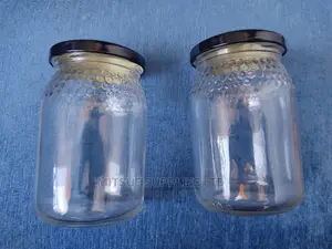 A Set of 6 Spice Jars- 380ml With Airtight Black Lids