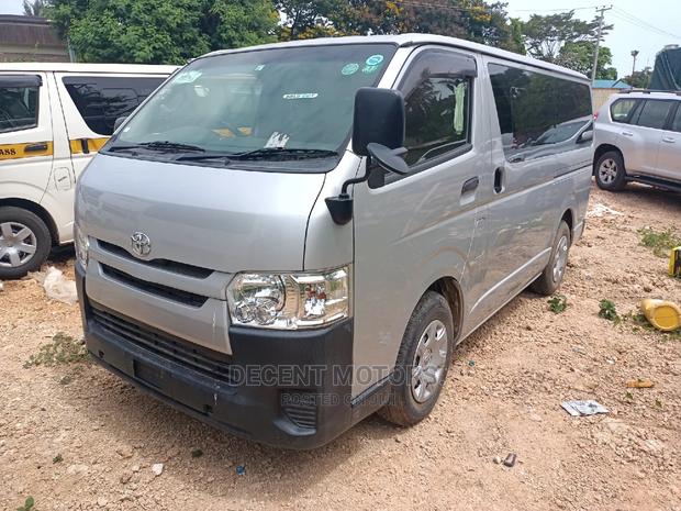 Toyota HiAce 2016 Silver - thumbnail 7