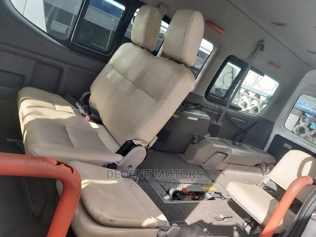 Nissan Caravan (Urvan) 2016 White - thumbnail 4