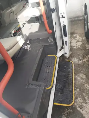 Nissan Caravan (Urvan) 2016 White