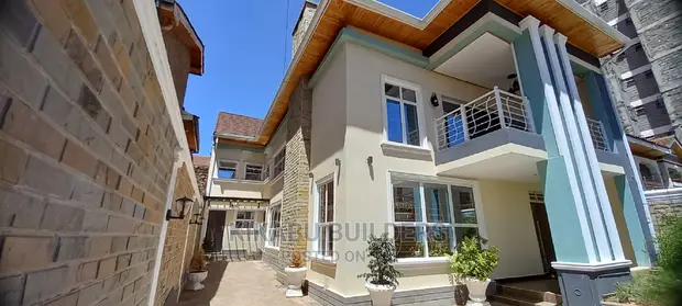 7bdrm Maisonette in Clay City, Kasarani for Sale