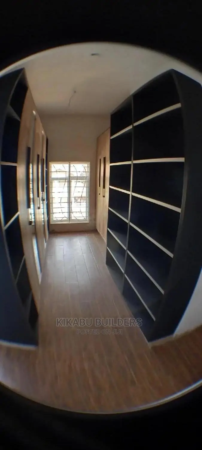 7bdrm Maisonette in Clay City, Kasarani for Sale