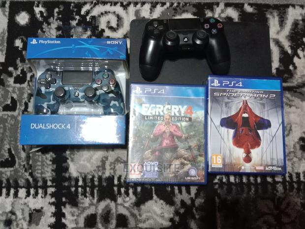 Playstation 4 Slim (Amazing Condition) - thumbnail 3