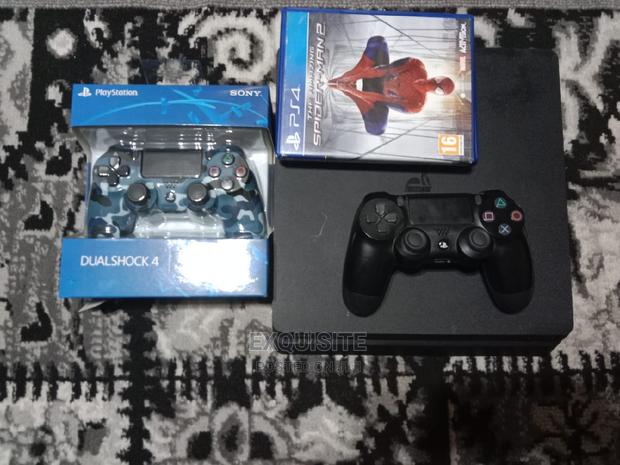 Playstation 4 Slim (Amazing Condition)