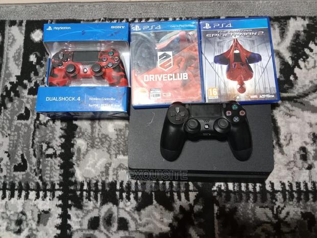Playstation 4 Slim (Amazing Condition) - thumbnail 2