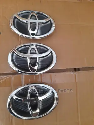 Front Grill Logo/ Emblems Toyota