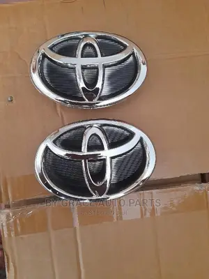 Front Grill Logo/ Emblems Toyota