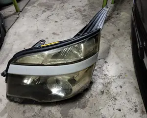 Voxy 2010-2012 Xenon Headlights
