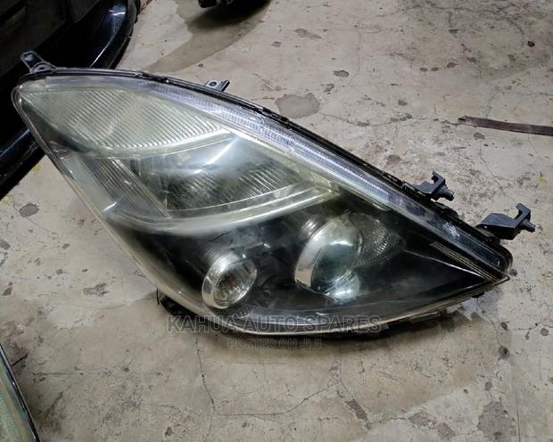 Toyota Isis Xenon Headlight - main view