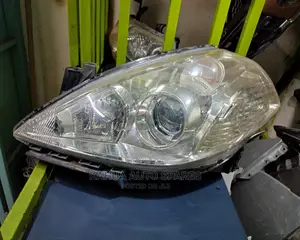Nissan Tiida 2008-2010 Xenon Headlights