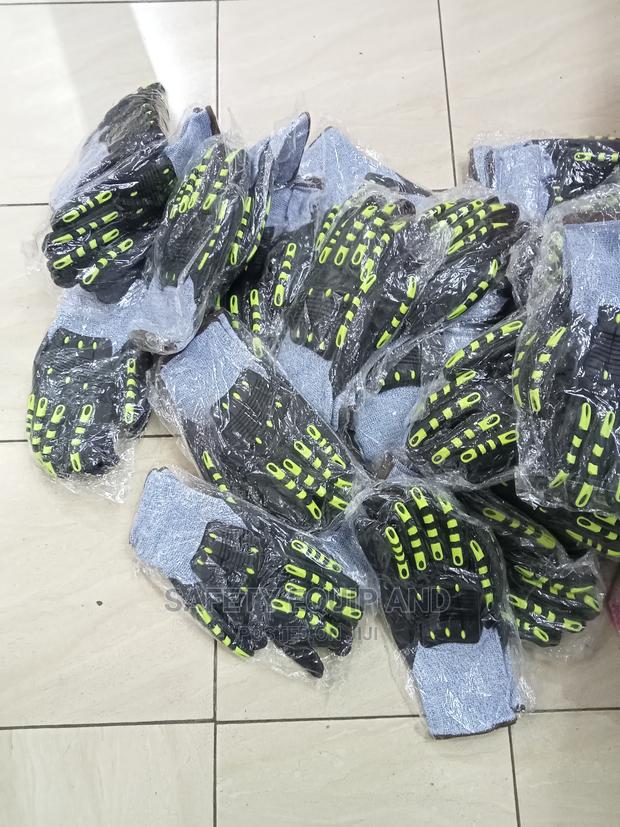 Anti-Prick Cut Resistant Gloves - main view