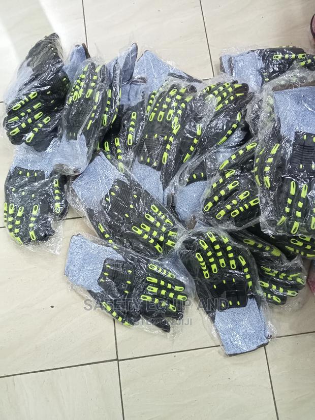 Anti-Prick Cut Resistant Gloves - thumbnail 2