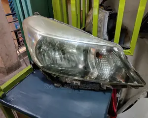 Vitz Jewela 2012/2013 Headlights