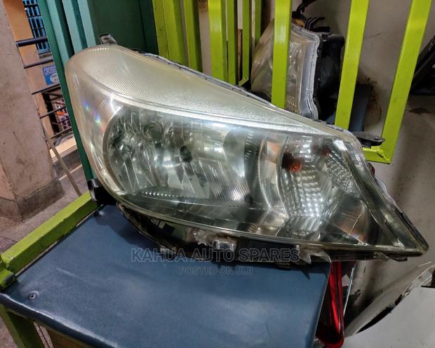 Vitz Jewela 2012/2013 Headlights