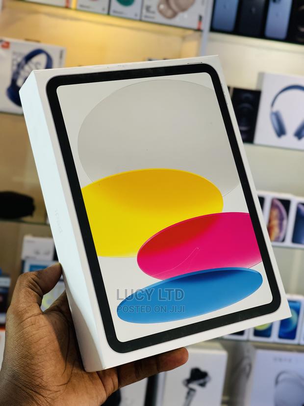 New Apple iPad 10.2 (2021) 64 GB Silver - main view