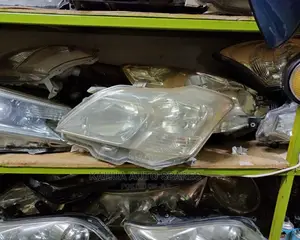 Premio 260 Non Xenon Headlights