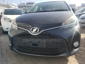 Toyota Vitz 1.5 FWD 5dr 2015 Gray