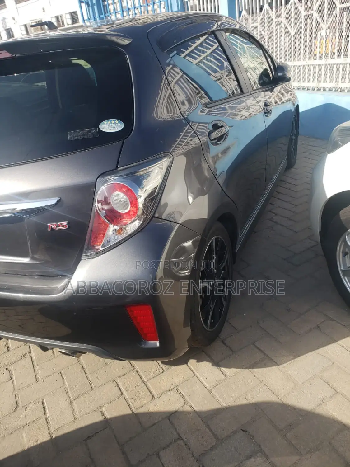 Toyota Vitz 1.5 FWD 5dr 2015 Gray