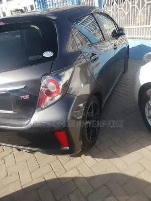 Toyota Vitz 1.5 FWD 5dr 2015 Gray