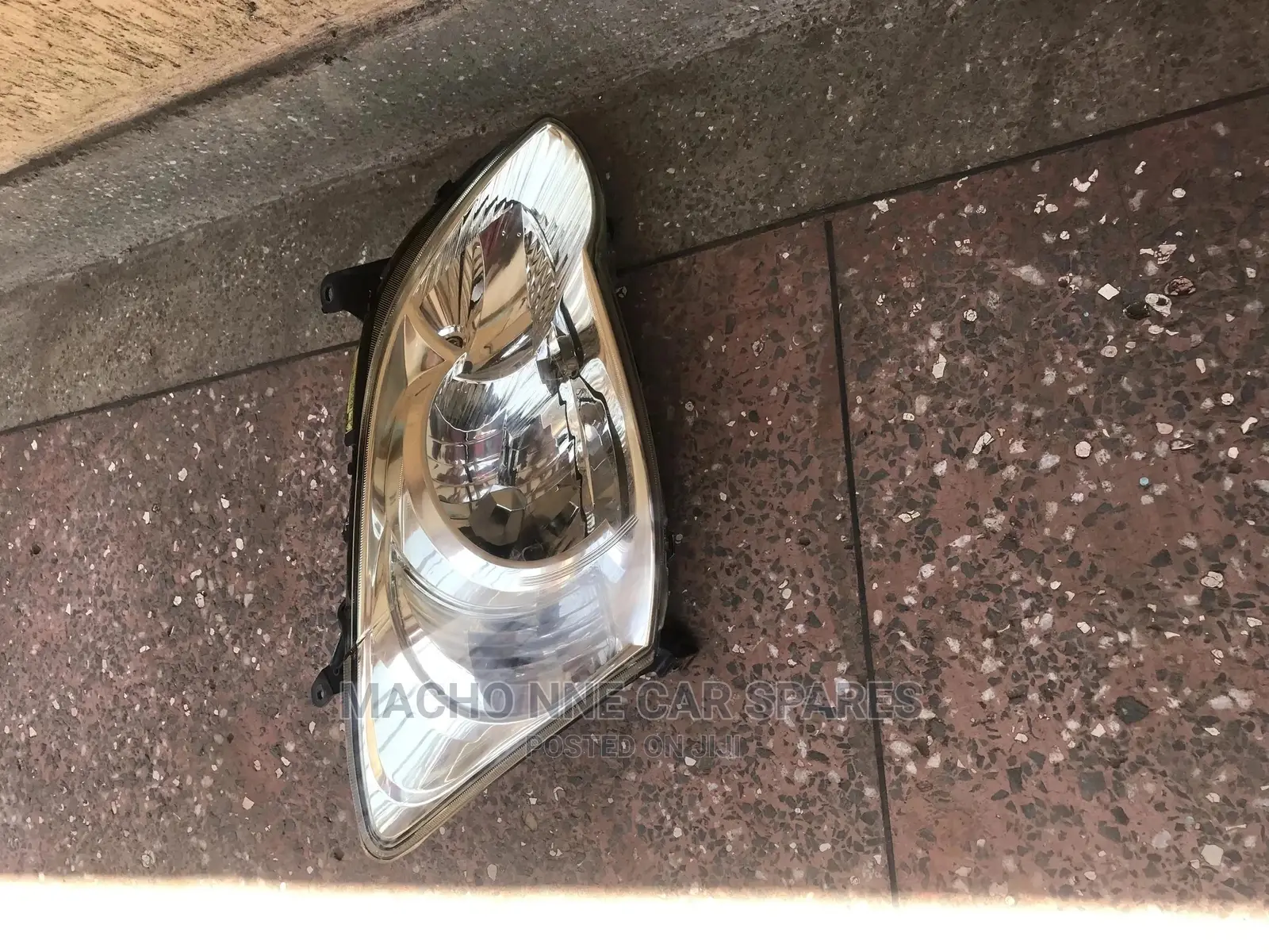 Toyota Run X (Teardrop) Headlight