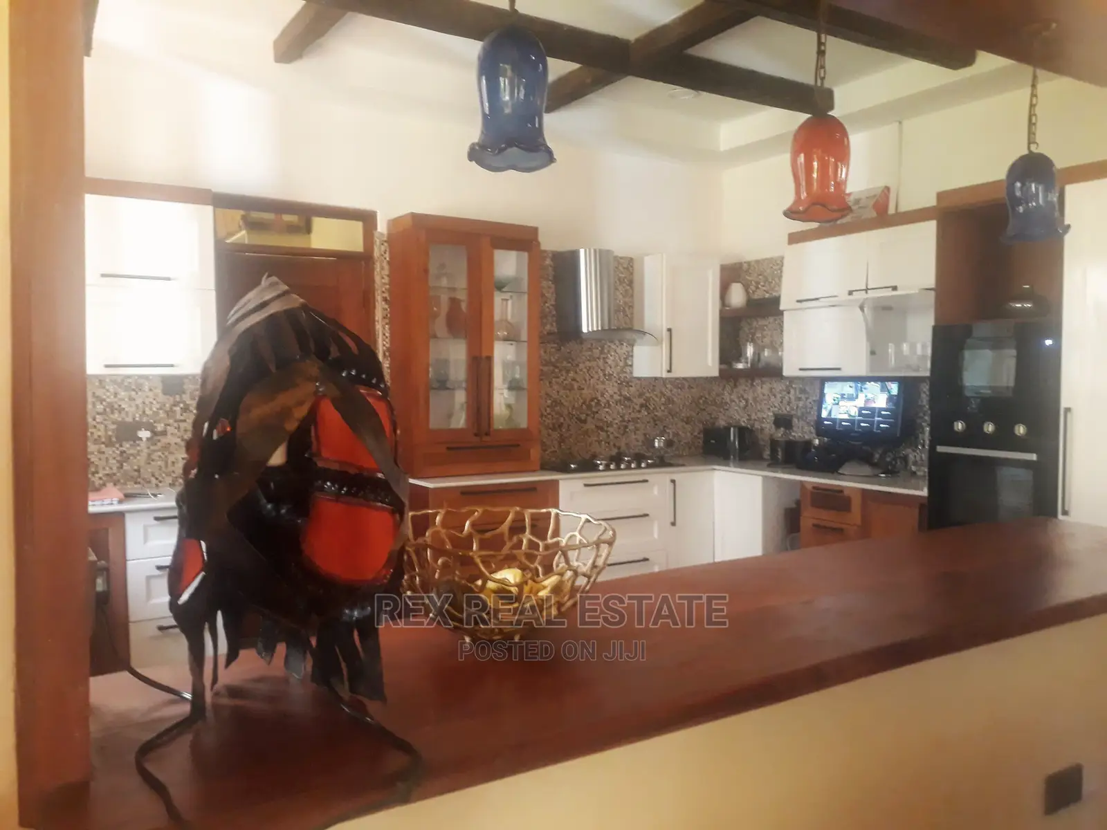7bdrm Mansion in Ridgeways for sale
