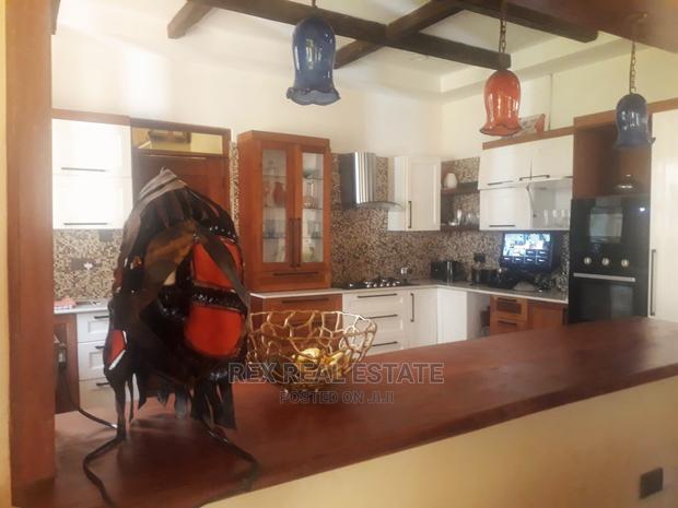 7bdrm Mansion in Ridgeways for Sale - thumbnail 3