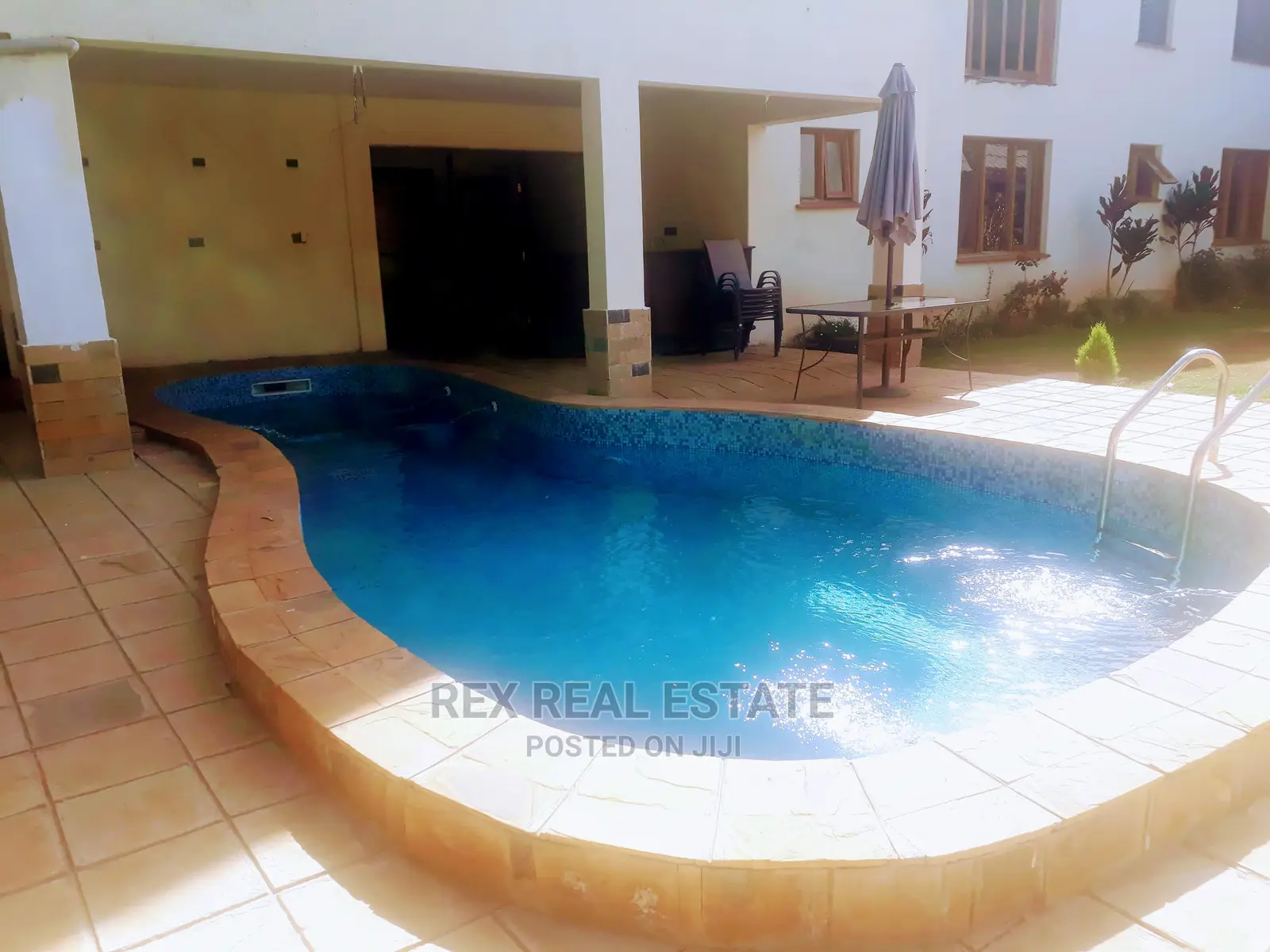 7bdrm Mansion in Ridgeways for sale