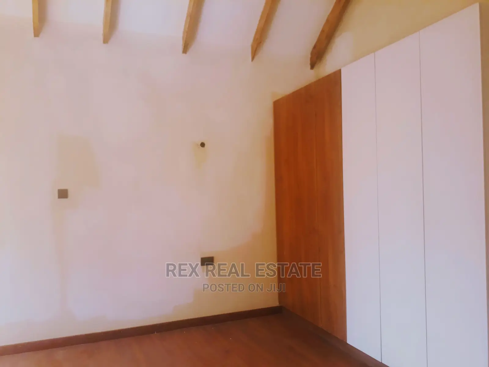 7bdrm Mansion in Ridgeways for sale