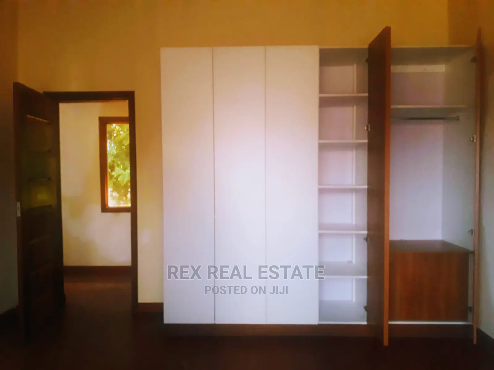 7bdrm Mansion in Ridgeways for sale