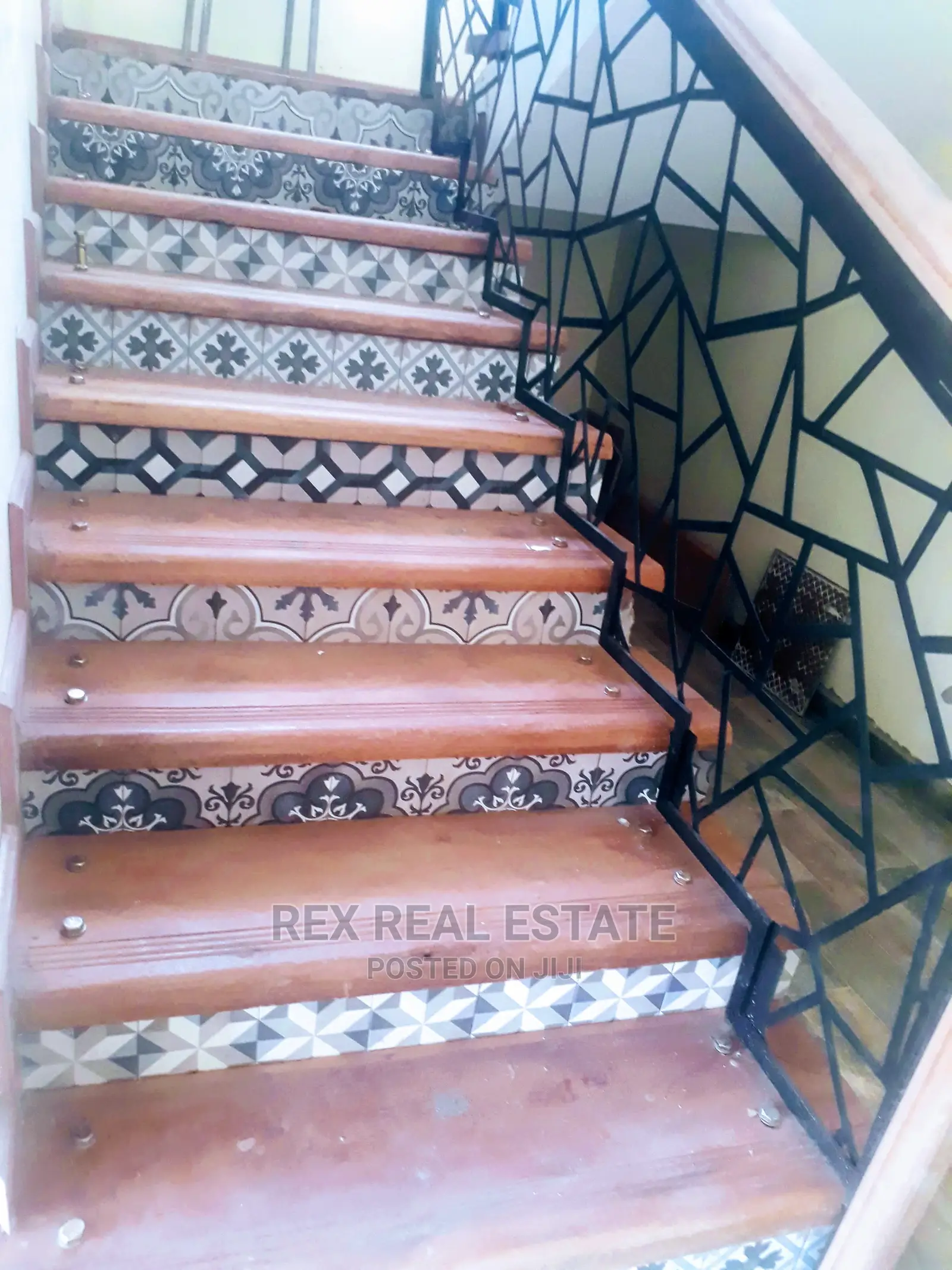 7bdrm Mansion in Ridgeways for sale