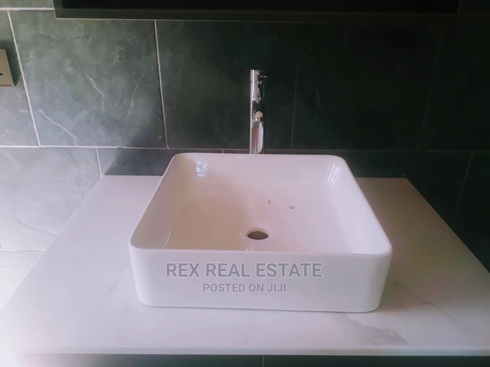 7bdrm Mansion in Ridgeways for sale