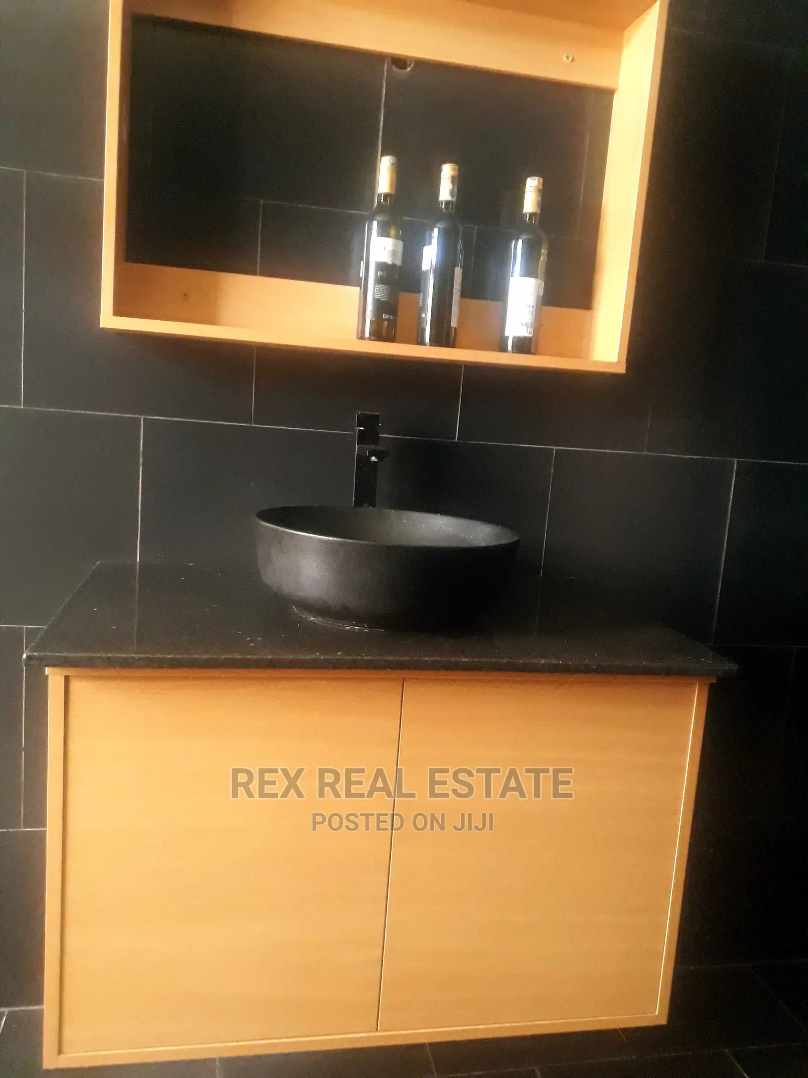7bdrm Mansion in Ridgeways for sale