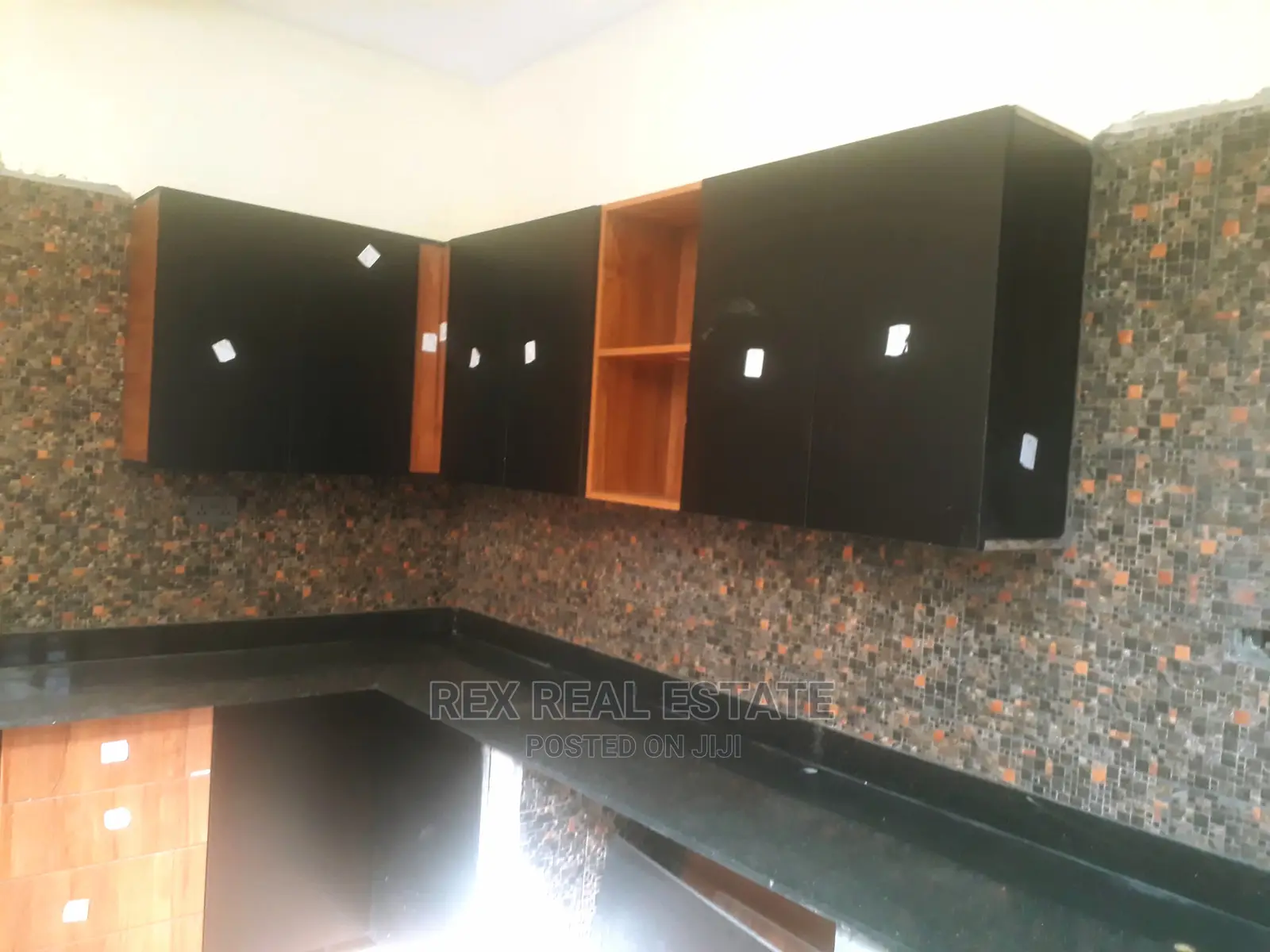 7bdrm Mansion in Ridgeways for sale