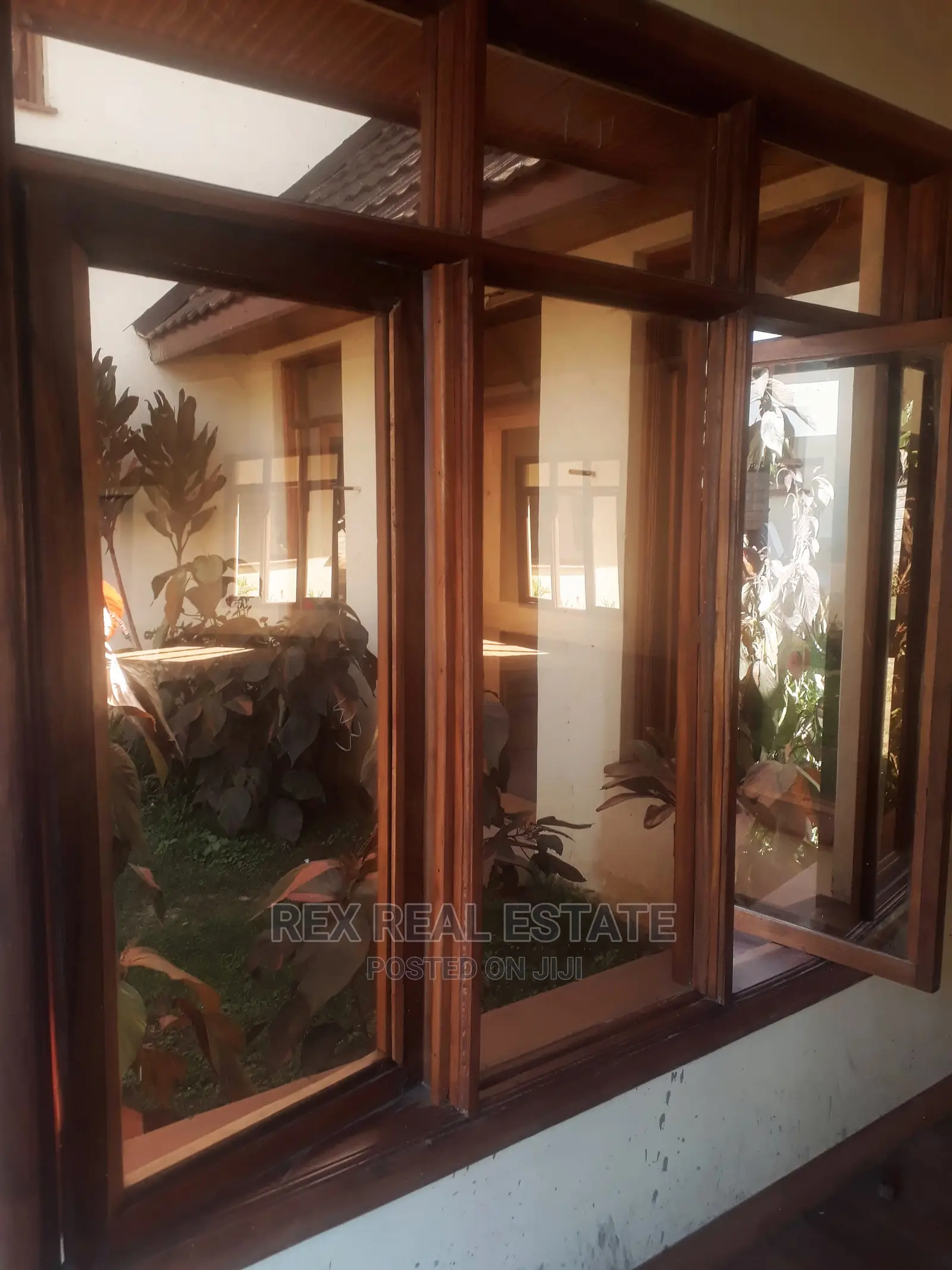 7bdrm Mansion in Ridgeways for sale