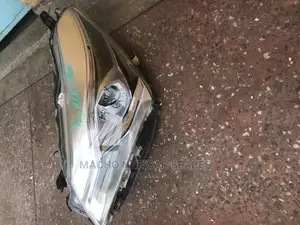 Toyota Vitz Jewella 2018 (303) Clear Headlight