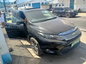 Toyota Harrier 2.0 2016 Black