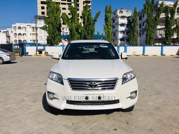 Toyota Vanguard 2014 White