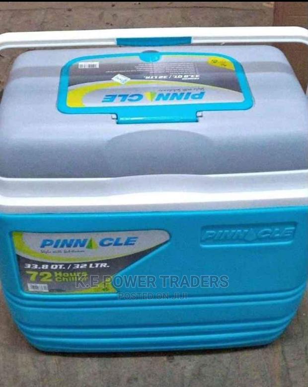 Insulated Quality 32 Litre Cooler Box