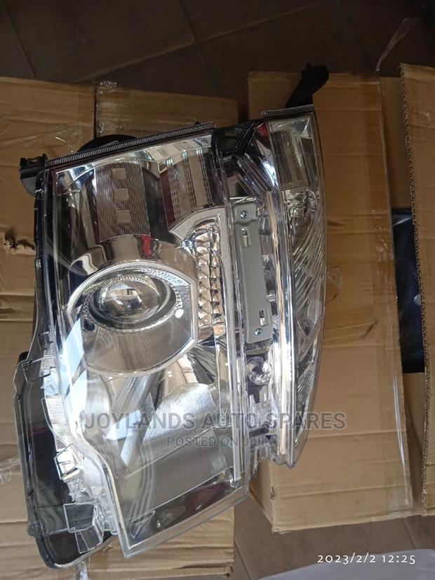 Headlamp Voxy Xenon 2012