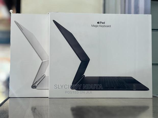 Apple iPad Magic Keyboard(Black) - main view