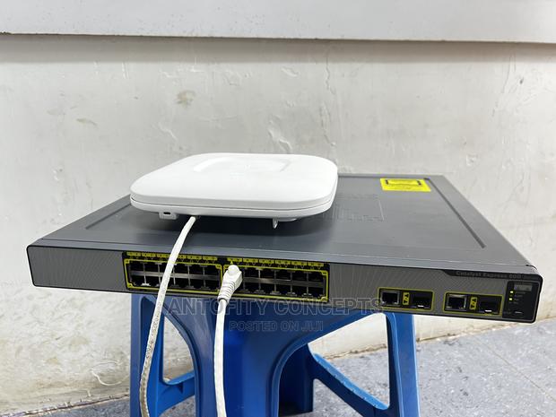Cisco Catalyst 500 Series 24p POE Switch - thumbnail 2