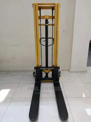 2 Ton Hydraulic Hand Stacker Truck / Winch Stacker.